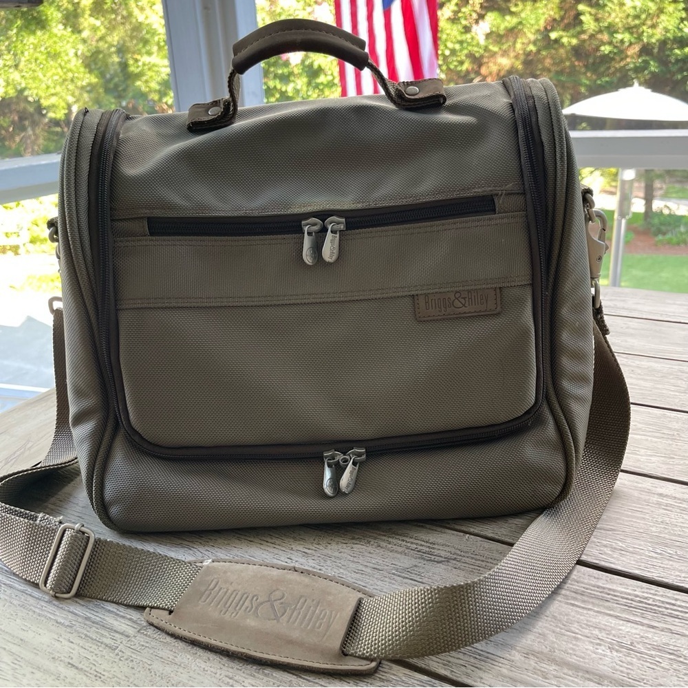 Briggs & Riley Olive Green Messenger Bag